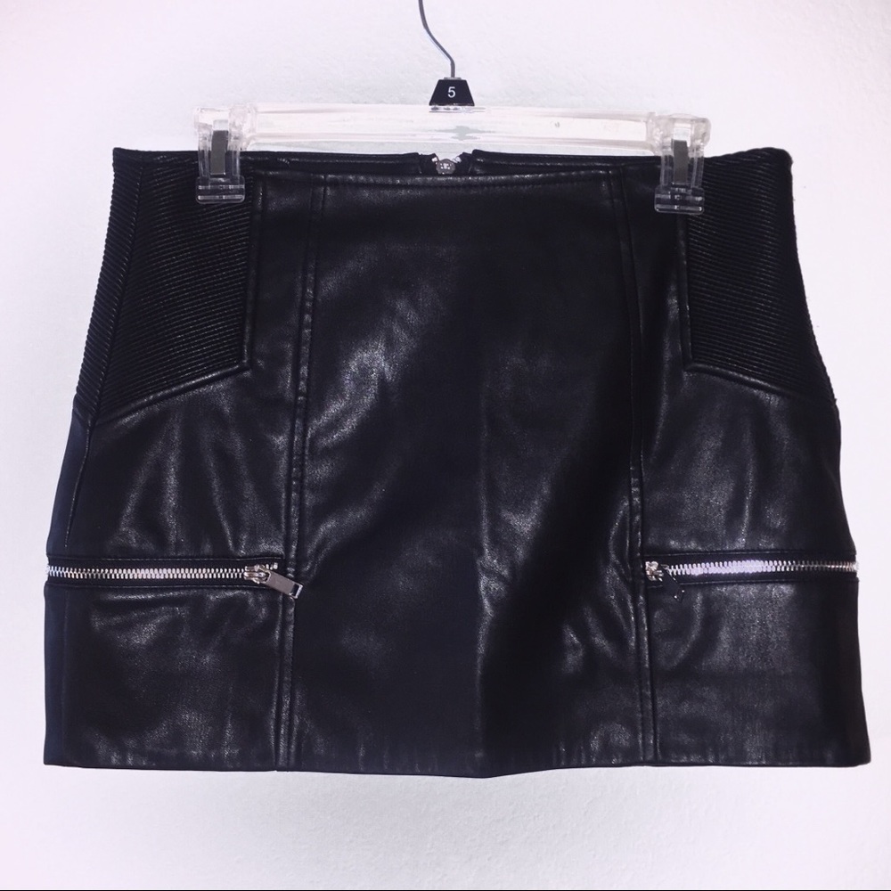FOREVER 21 adorable faux leather mini skirt